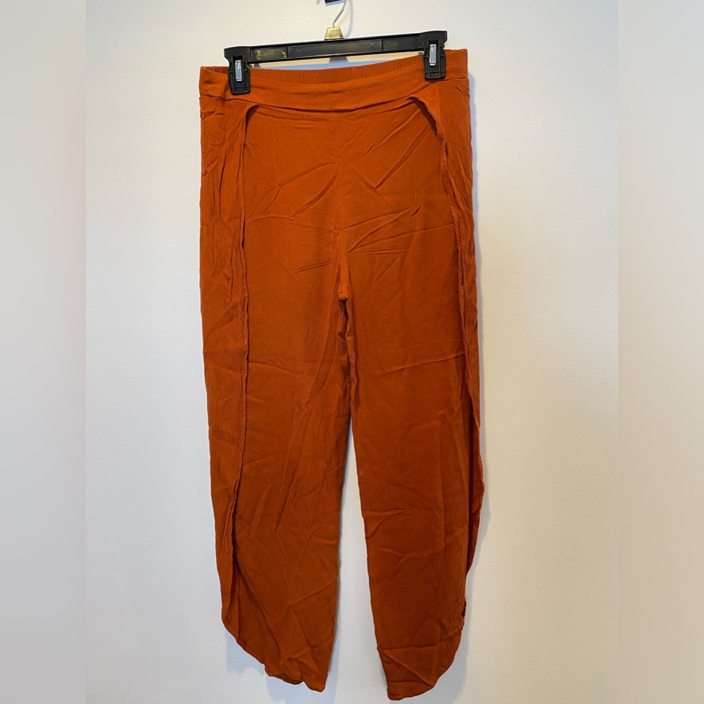 Paper crane split leg pant, size large
